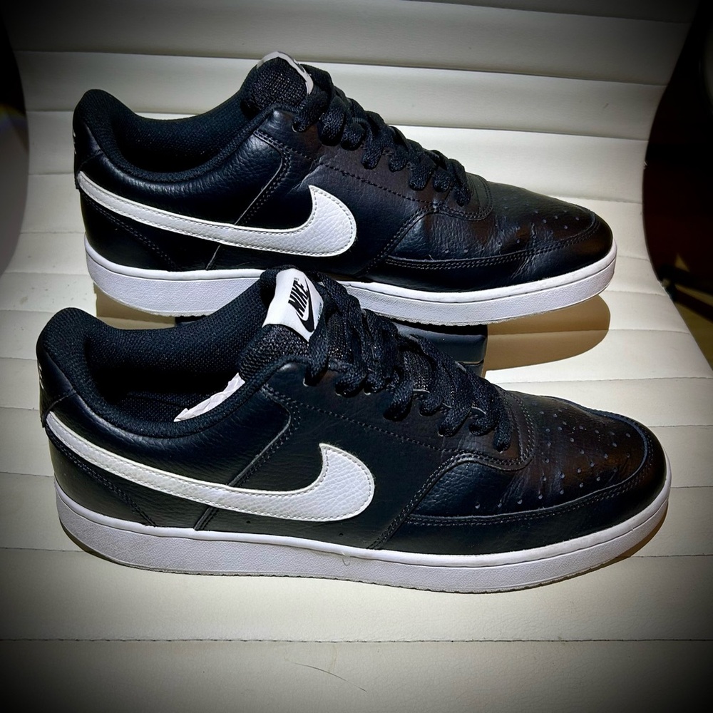 Used in great condition - Men’s Nike Court Vision Low size 11
